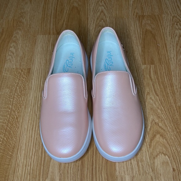 Infinity by Cherokee Clogs (BRAND NEW) - Picture 2 of 5